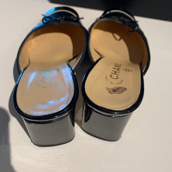 CHANEL VERY GENTLY WORN. Pics PRICE REDUCED FIRM - Picture 4 of 5